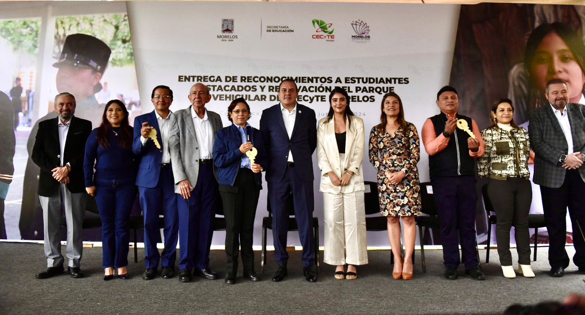 cuauhtemocb10's tweet photo. Además, entregamos 3 unidades de transporte con capacidad para 14 personas a la CECyTE, que servirán de ayuda en la operatividad cotidiana de la institución y a la movilidad de las y los estudiantes que participan en las diferentes convocatorias. https://t.co/Hnsjteow1k