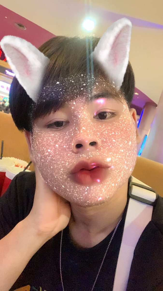 เวลาว่าง ฉันชอบมาที่นี่เป็นประจำถึงแม้ฉันจะไม่มีแฟนเหมือนเขาแต่ก็มีความสุขไม่รบกวนใครให้ยุ่งด้วย