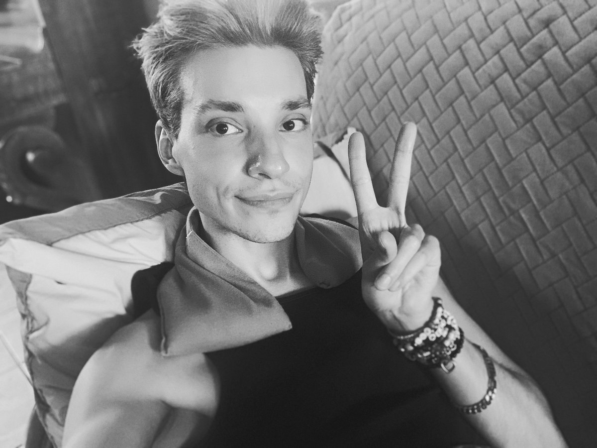 darkangeldown_'s tweet photo. Cause Iโm a real tough kid. I can handle my shit. #LGBTQIASummerTime https://t.co/E8HuDb5tNf