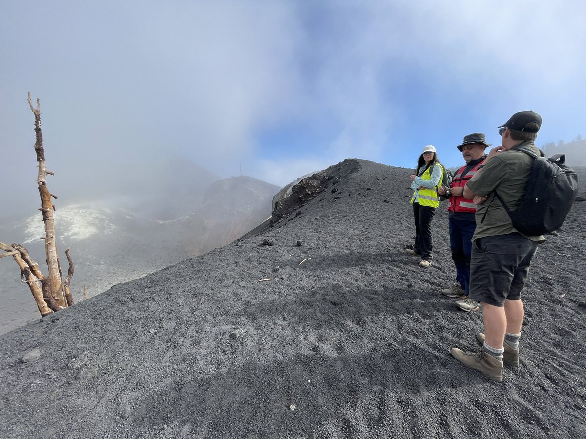 🇬🇧In La Palma with Geoff Kilgour and <a href="/janinekrippner/">Dr Janine Krippner</a> of <a href="/gnsscience/">GNS Science Te Pū Ao</a> and <a href="/stavrosmel/">StavrosMeL</a> @ignspain

🇮🇨En La Palma con Geoff Kilgour y <a href="/janinekrippner/">Dr Janine Krippner</a> de <a href="/gnsscience/">GNS Science Te Pū Ao</a> con @ignspain

Support: EQC (earthquake commission) Toka Tū Ake New Zealand

Preguntas? FORUM👇
geotenerife.com/volcanostories…