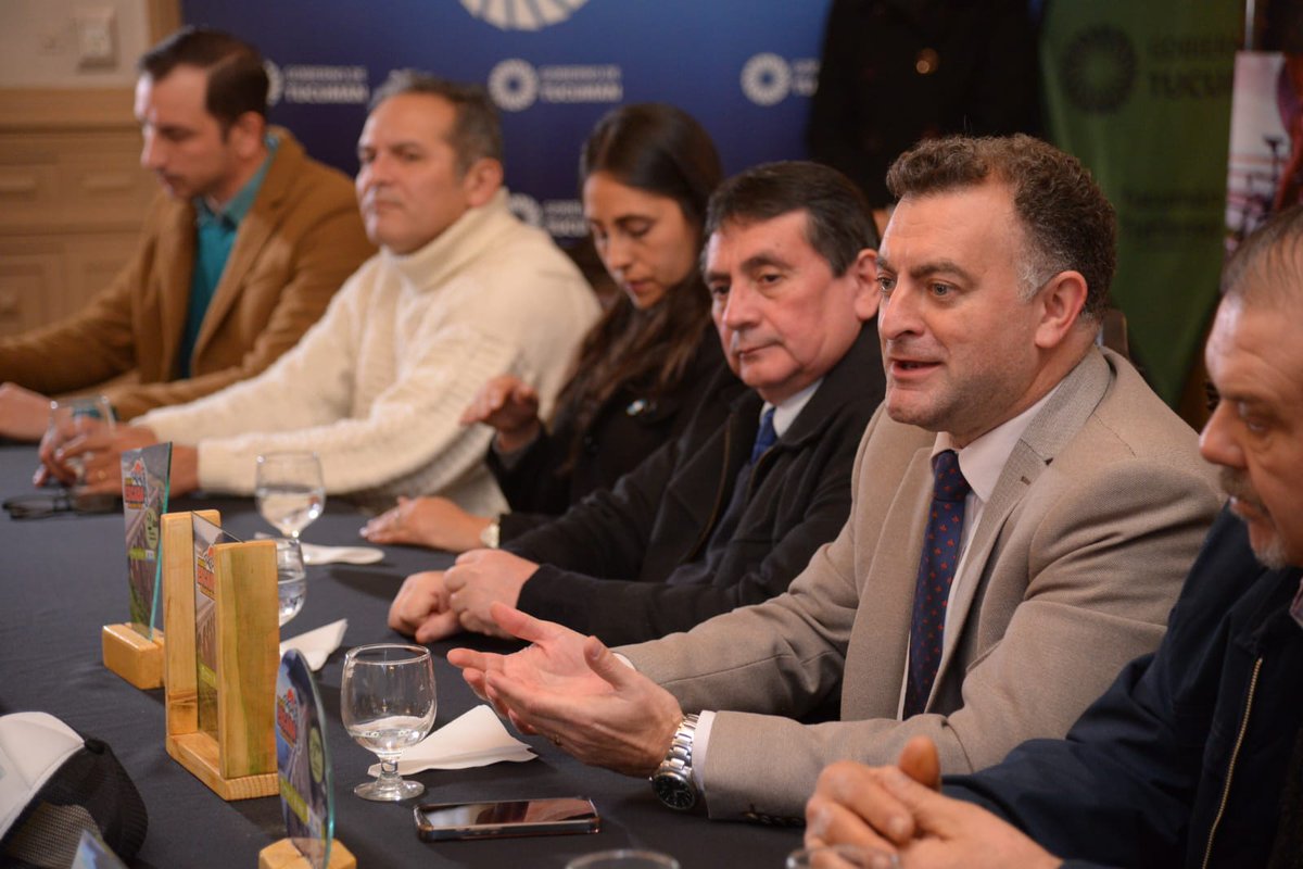 AlbarracinDif's tweet photo. En Casa de Gobierno relizamos la presentación oficial del Desafío Escaba, un evento deportivo que se suma a los ya conocidos Desafíos Cochuna, Pueblo Viejo, Los Alisos y Villa Lola. Se llevará a cabo el próximo domingo 30 de junio, involucra municipios y comunas de la región. https://t.co/xzGTeinUoS