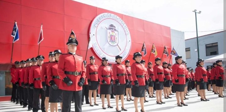 jcarreraandrade's tweet photo. Asoman irregularidades en Bomberos DMQ . Alcalde Yunda nombró a capitán de jefe por sobre coroneles y no se sabe cómo saltó 2 rangos y sigue de jefe. Hay ascensos a dedo sin respetar jerarquía. Concejales piden información. Alcaldía actual en silencio. Bomberos tierra de nadie. https://t.co/PKPaESJXtF