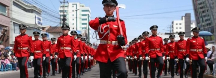 Asoman irregularidades en Bomberos DMQ . Alcalde Yunda nombró a capitán de jefe por sobre coroneles y no se sabe cómo saltó 2 rangos y sigue de jefe. Hay ascensos a dedo sin respetar jerarquía. Concejales piden información. Alcaldía actual en silencio. Bomberos tierra de nadie.
