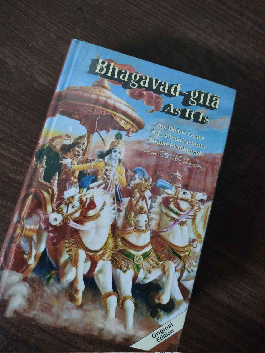 thesdrguy's tweet photo. Day-3 of Reading Shrimad Bhagavad Gita 🕉️🚩

Today's Learnings-
1- We (Jeeva's) are ansh of Ishvara, the supreme lord &amp; thus are directly related with him.
2- Out of the 4 forms of life 3 are eternal but Karma isn't eternal &amp; it can be changed with Bhakti. 

#hindu #book #gita https://t.co/qQ7LTlPdv4