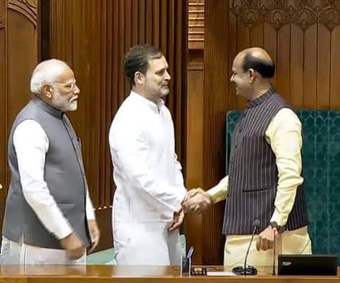 ManishDudi45's tweet photo. सवाल किया था कौन राहुल..?
आज जवाब मिल गया!
वही जननायक और अब नेता प्रतिपक्ष #राहुल 
जिसने सत्य, साहस और मोहब्बत से इस देश को एकजुट कर दिया..!
@RahulGandhi https://t.co/RoJ7VmFwDk