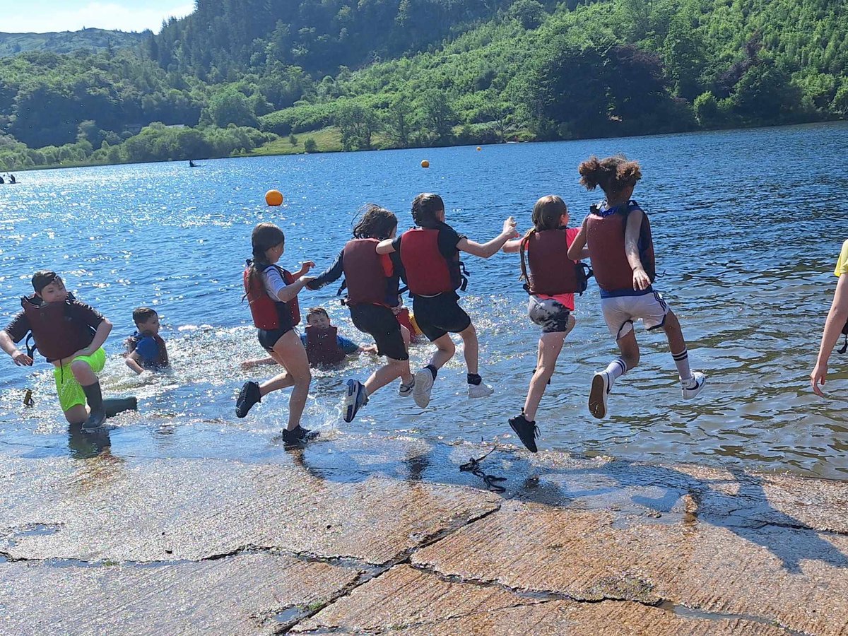 Fun and games on lake Geirionydd this afternoon. Perfect day for it 🛶💦☀️