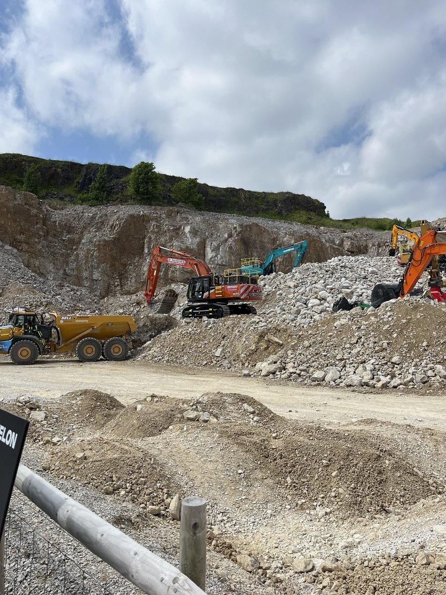 OilSalvageLtd's tweet photo. That’s all for day 2 at Hillhead! 

Don’t worry if you’ve missed us today or yesterday, there’s still one more day to meet the Oil Salvage team at Stand PD4 in the Showground Pavilion.

#Hillhead #Hillhead2024 #HillheadShow #OilSalvage #WasteOil #GarageWaste #Oil #OilCollection https://t.co/et1ep6HZGb