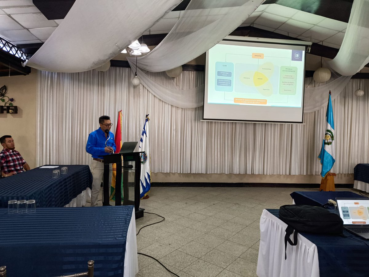 AgroCusam's tweet photo. Cómo parte del continuo aprendizaje, presentamos el 2do día de preparación académica que los estudiantes de la carrera de Agronomía del #CUSAM
Taller: Herramientas SIG para el análisis del Riesgo y la Degradación, Desertificación y Sequía: Experiencias en Guatemala y México. https://t.co/sSHt6kno0N