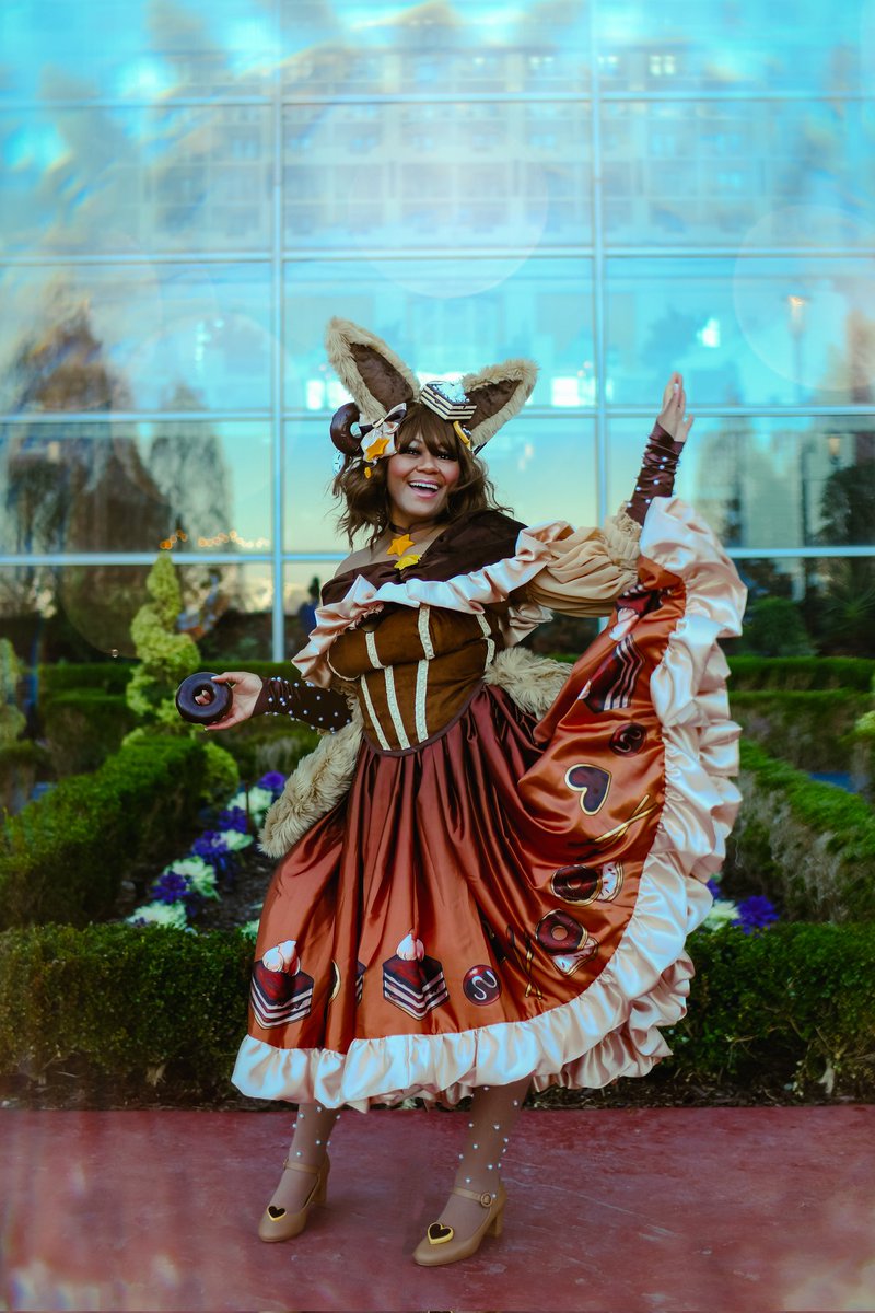 megaxmite's tweet image. Two Eevees down! 🤎🤍 
Design: @_SunsetDragon_ 
📷: @ allisonthephotographer (IG)