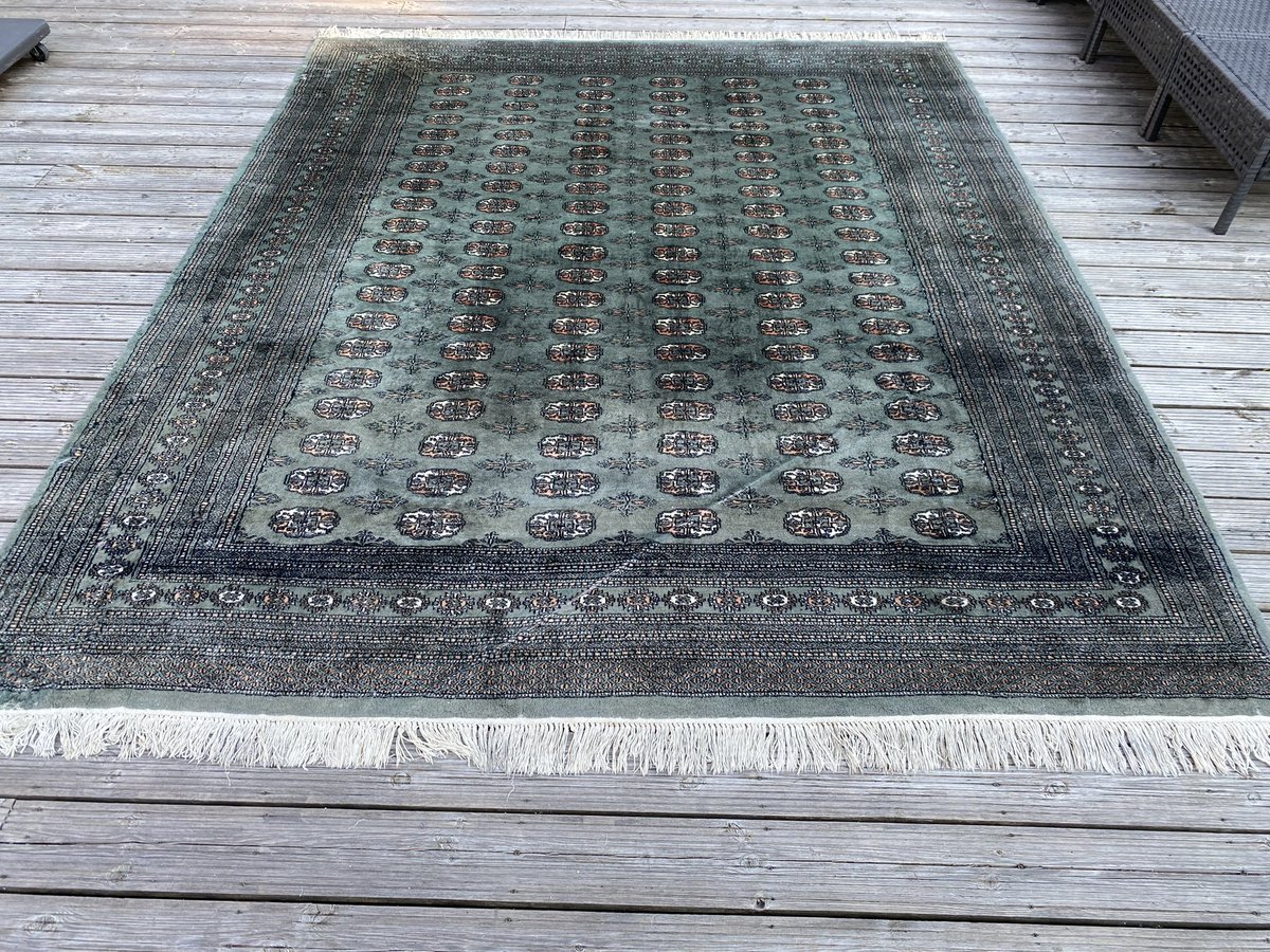 Sidthepainter's tweet photo. Stumbled across this on the way home 8ft x 10ft rug. Got a bit of wear and tear or patina as I call it. But pretty decent. Just gave it a vacuum and a wash. And bingo, more top notch stock for the upcoming boot sale. For our daughter’s Peru trip. It’s all gotta go.!!
#RoadtoPeru https://t.co/jNwJHczbij