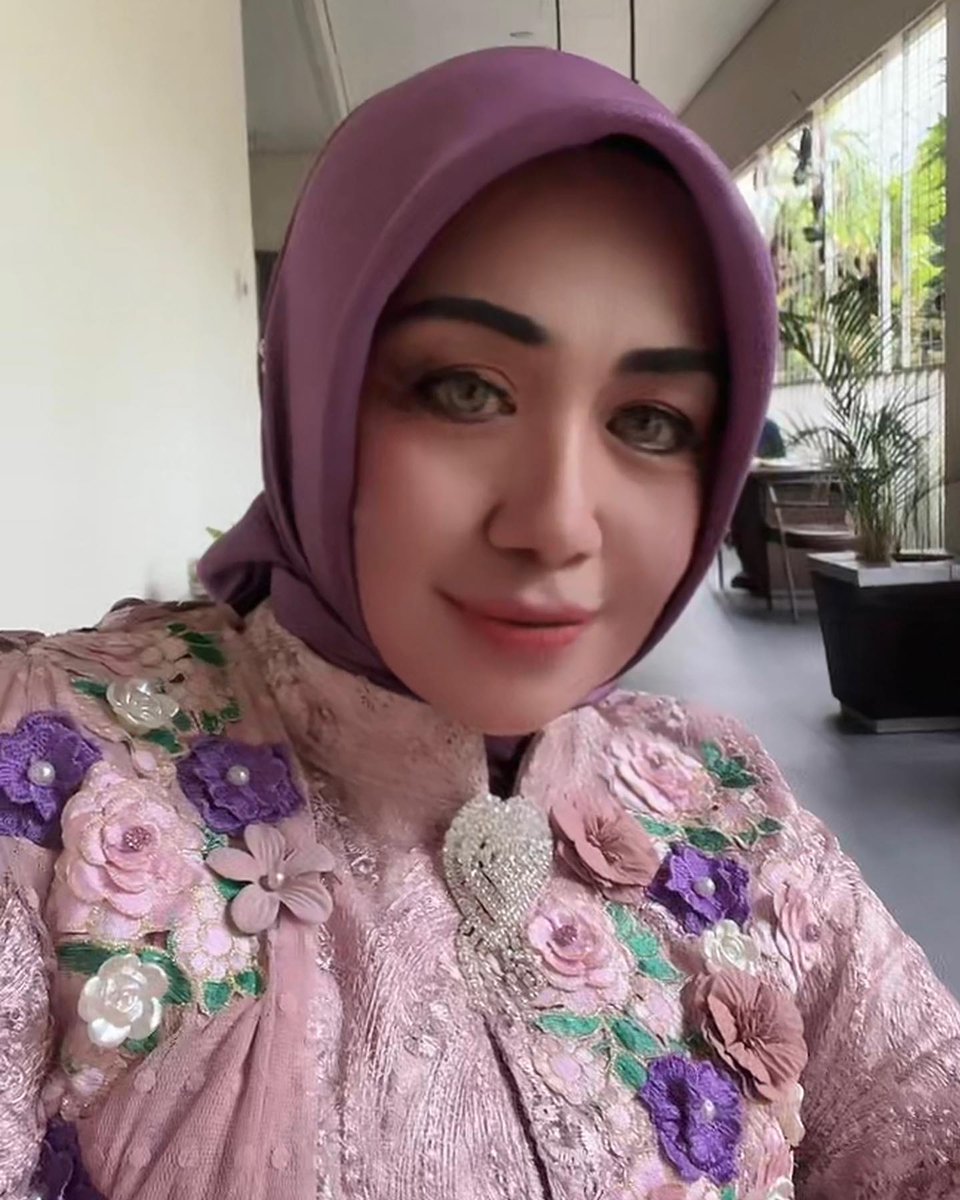 GRESAIDZ6_'s tweet photo. Kalo aku chat duluan dibales gak? https://t.co/w28DAIl0V6