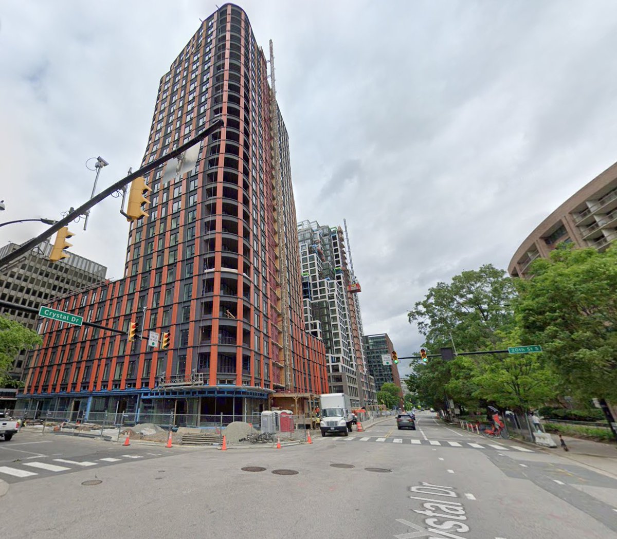TODNewsHub's tweet photo. The transformation of @NationalLanding since #Amazon chose #Arlington for #HQ2 is simply stunning! (2019-2023). New developments are creating bustling neighborhoods! The growth is undeniable! #NationalLanding #CrystalCity #VA @amazonnews @AEDBizInvest @WashProbs @ArlVAChamber 🏙️ https://t.co/5aD7v8U1Om