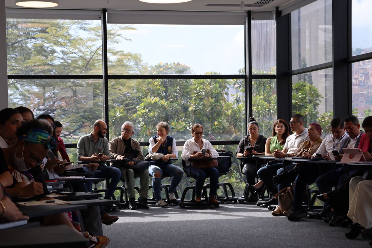 PazConsejo's tweet image. Estamos en el encuentro de &quot;Consejos de Paz en acción&quot; con los municipios del Valle de Aburrá. Agradecimiento a @MAPPOEA @Areametropol @GobiernoAnt @IUDIGITAL  #ConstruyendoPaz