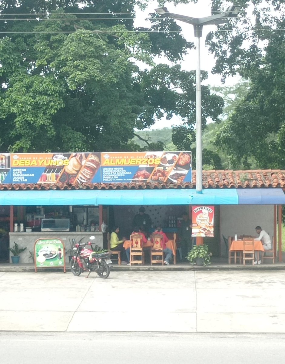 Rechazamos la actuación de gobierno nacional que cierran negocios por motivaciones políticas, es inaceptable que se usen a las instituciones para perseguir y afectar a quienes trabajan dignamente. Somos solidarios con esta familia Tinaquilllera que su única falta es trabajar.