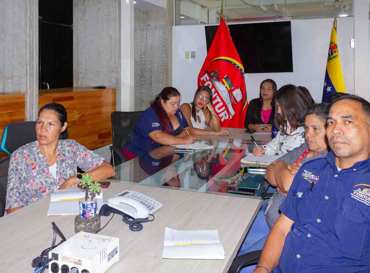 Con la finalidad de fortalecer los valores de los trabajadores de #Fontur, este 26Jun el Lic. Luis Reaño representante de la <a href="/SUNAI_VZLA/">SUNAI</a> dictó el taller sobre el Código de Ética de los Servidores Públicos.

iNuestros empleados, nuestra prioridad!

#NicoTieneElSon

<a href="/NicolasMaduro/">Nicolás Maduro</a>