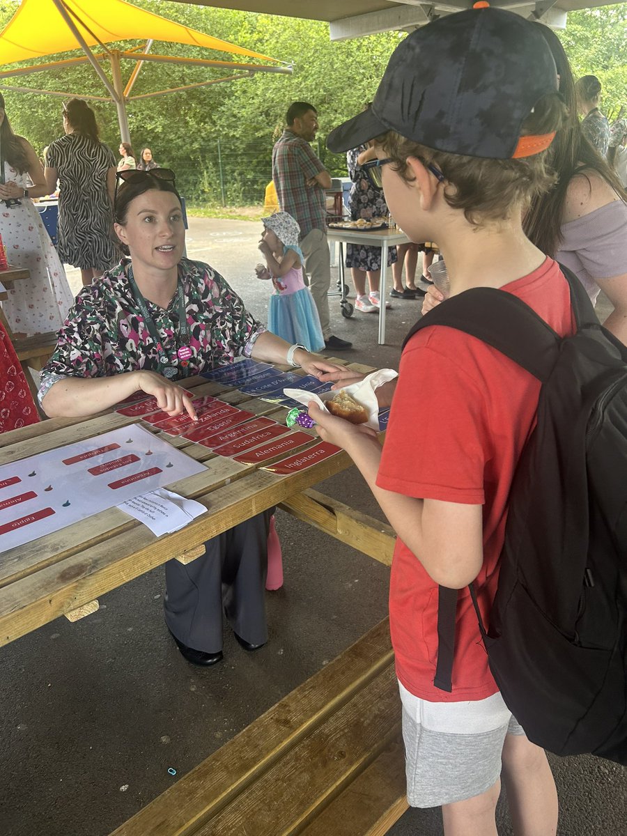 Meadow Park MFL (@meadowparkmfl) on Twitter photo Fantastic afternoon at our Community Event <a href="/MeadowParkCov/">Meadow Park School</a> with Ms. Chapman helping students to work out countries in French and Spanish 🇪🇸 🇫🇷 Fantastic afternoon at our Community Event <a href="/MeadowParkCov/">Meadow Park School</a> with Ms. Chapman helping students to work out countries in French and Spanish 🇪🇸 🇫🇷