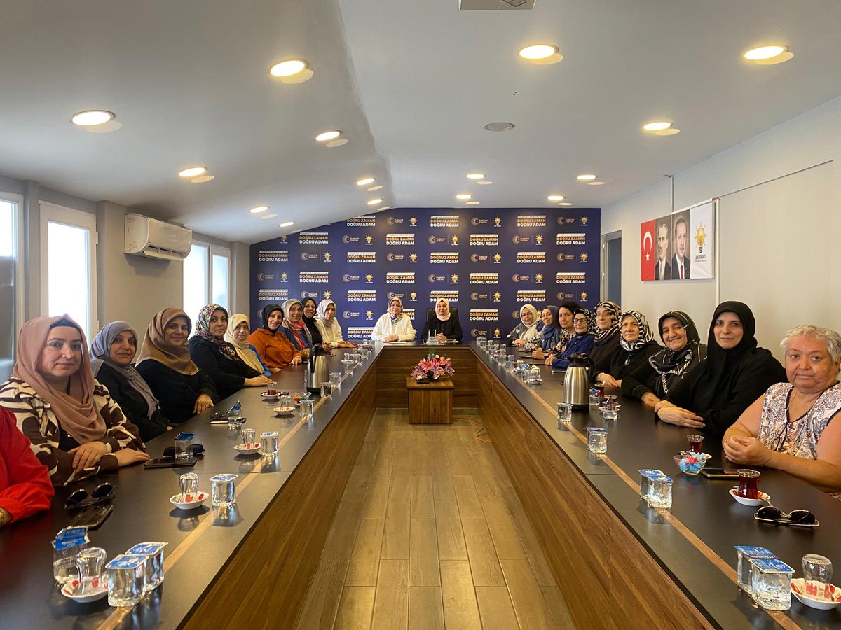 Koordinatörü olduğum Güngören İlçesinde, haftalık olağan Yönetim Kurulu toplantısını  <a href="/senelsavci/">Şenel Savcı</a> başkanlığında gerçekleştirdik. 

<a href="/salihademirer/">Saliha DEMİRER</a>
<a href="/akkadinistanbul/">AK Kadın İstanbul</a>
<a href="/AKKadinGungoren/">AK Kadın Güngoren</a>
<a href="/akpartiistanbul/">AK Parti İstanbul</a>