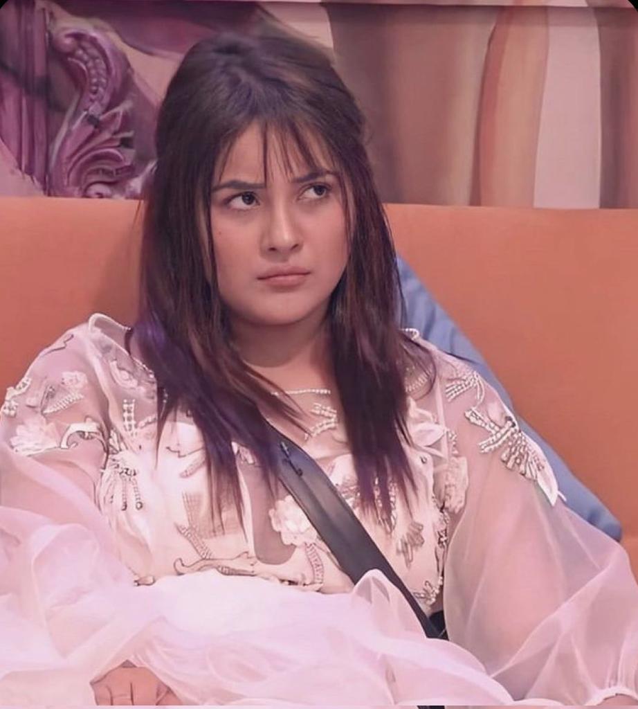 MoonSha48904432's tweet photo. @ishehnaaz_gill Missing you so much @ishehnaaz_gill 💞 kaha ho please post something on Insta https://t.co/T60zusvdaF