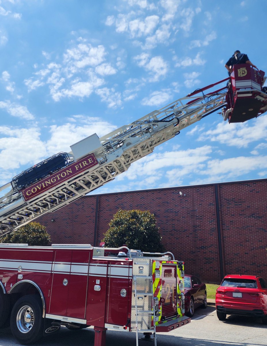 CovingtonFireGA's tweet photo. This week each shift did a walkthrough of Michelin Tread Technologies. They covered strategy and tactics for emergency incidents at the plant and reviewed their safety measures and hazardous materials storage. Thank you for the training, Michelin! https://t.co/WQRDVOdoP1
