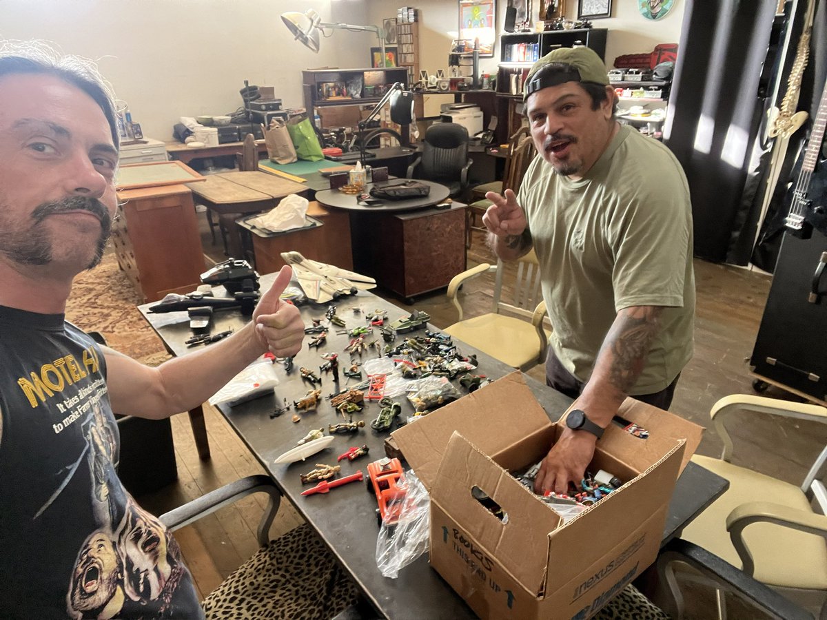 DokSewage's tweet image. had a fun time last night helping @samsupa go through his boxes of joe toys, perform o ring surgery, and get correct accessories paired to correct joes. now that his 3 3/4 collection is looking so good, will he continue with classified or choose the road of 1:18 bliss?!?!