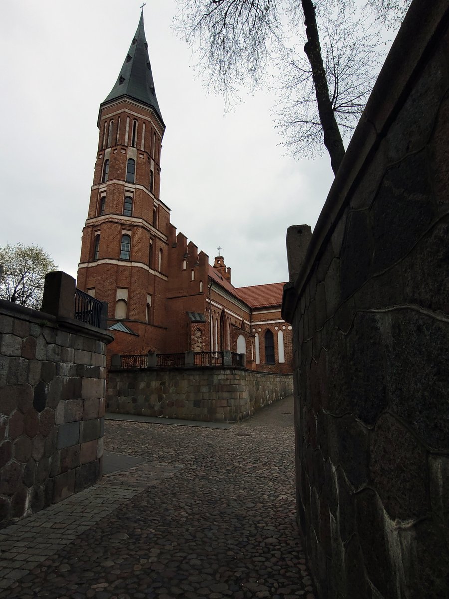 present_inn's tweet photo. In the old days, the walls of the Vytautas Magnus church were often washed away by floods. No building in the Old Town of Kaunas has left so close to the river except...!

#Church #architecturalbeauty #History #citylife #traveltheworld #building #Twitch #歴史 #隠れ家 #리투아니아 https://t.co/lOO7oh6WEq