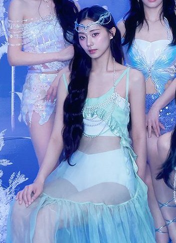 MISS CHOU TZUYU EVERYONE.