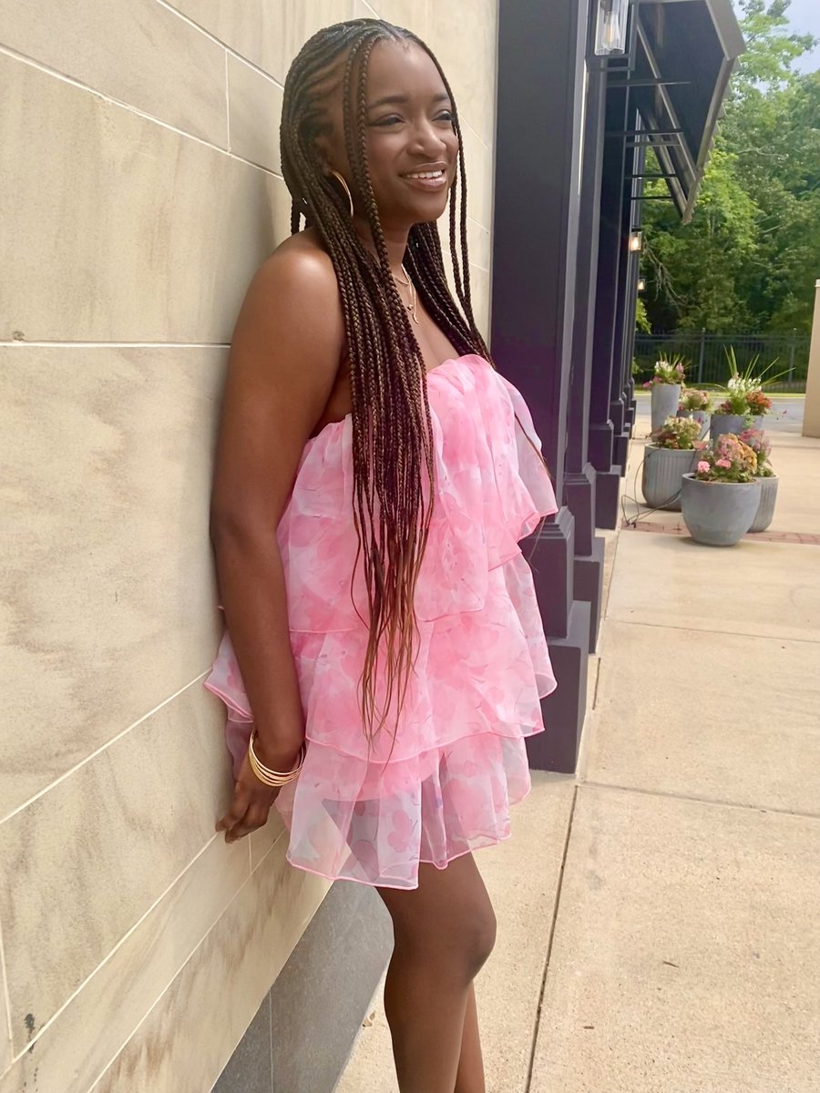 _soimchyy's tweet photo. Thirty, flirty and thriving #thirtyclub #birthdaygirl #Cancerseason 💅🏾🌸💗 https://t.co/mrlX9609zz