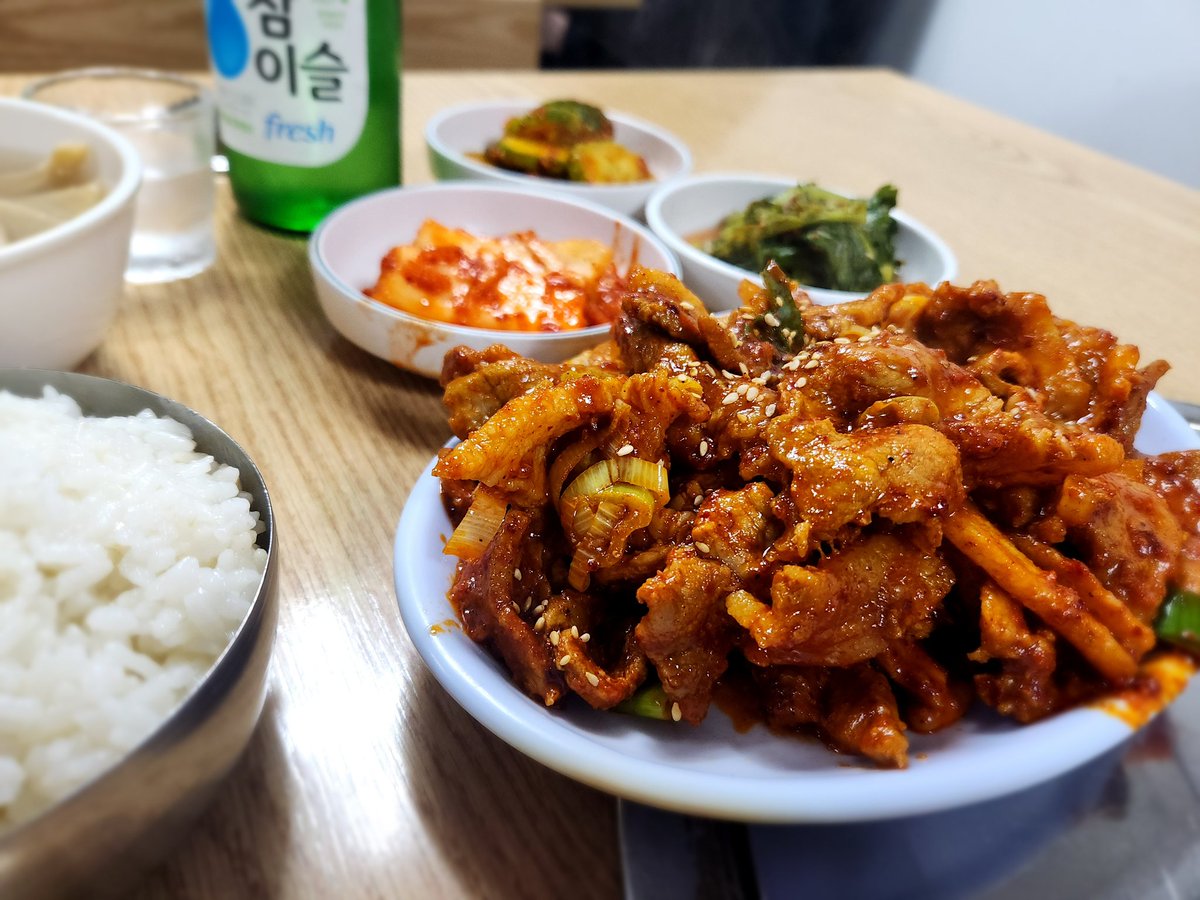 요세는 혼밥 혼술이 좋다😁
오뚜기는 훌륭한곳이지😁