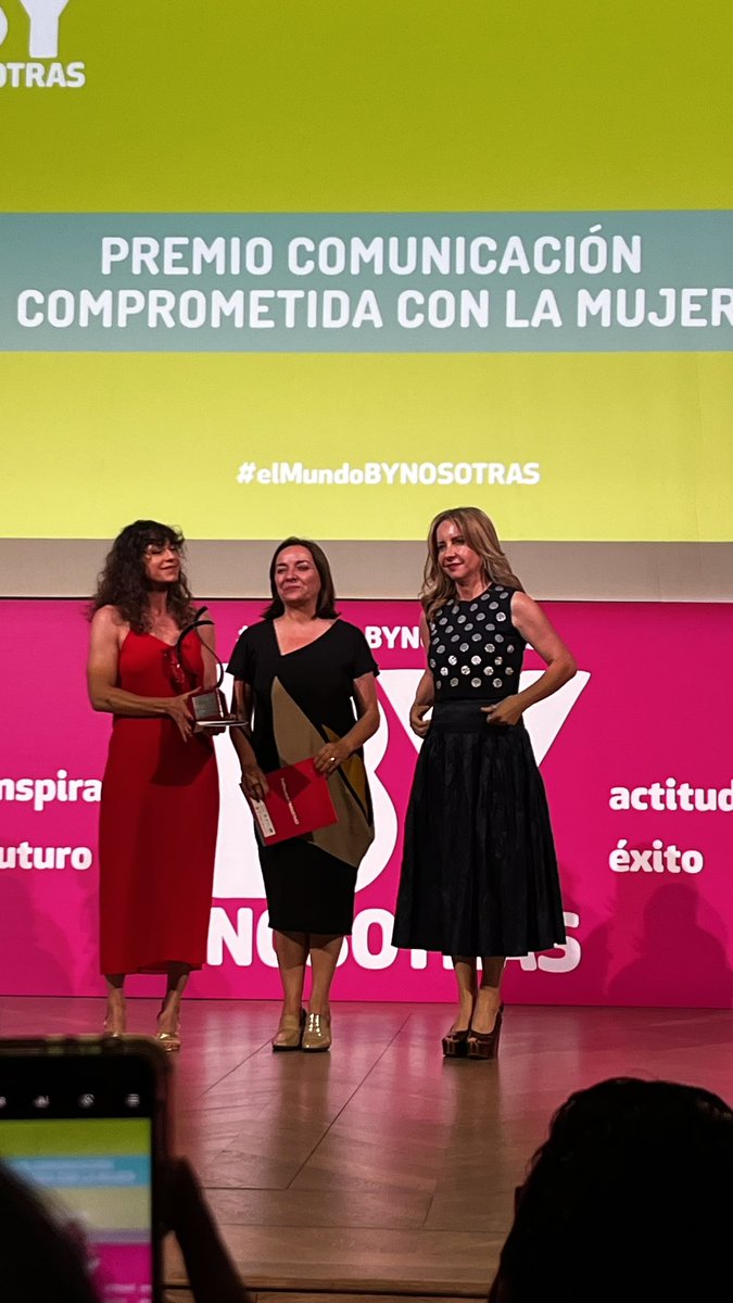 marialo71's tweet photo. @aramearagon  estamos encantadas de estar presentes en la XXXIII GALA DE PREMIOS FEDEPE #elmundobynosotras
Grandes mujeres y hombres premiados https://t.co/pOEwl7uTkk