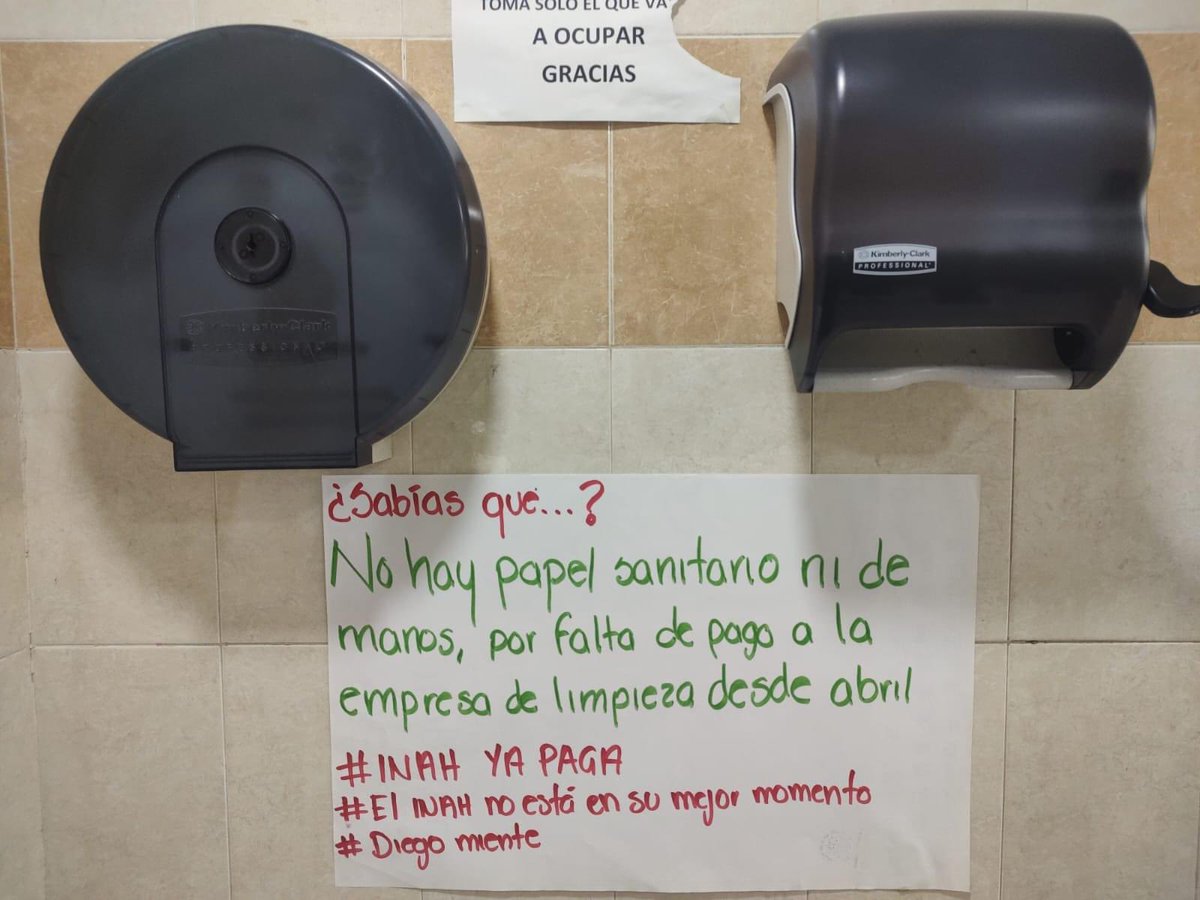 AG_ENAH's tweet photo. Así lxs compañerxs trabajadores de la ENAH, denuncian que desde hace varias semanas no hay papel en los baños. Sin dejar de lado la falta de mantenimiento y reparación de las instalaciones.

🔥¡Por condiciones dignas de trabajo y estudio!🔥 https://t.co/IYe7qLdRR6