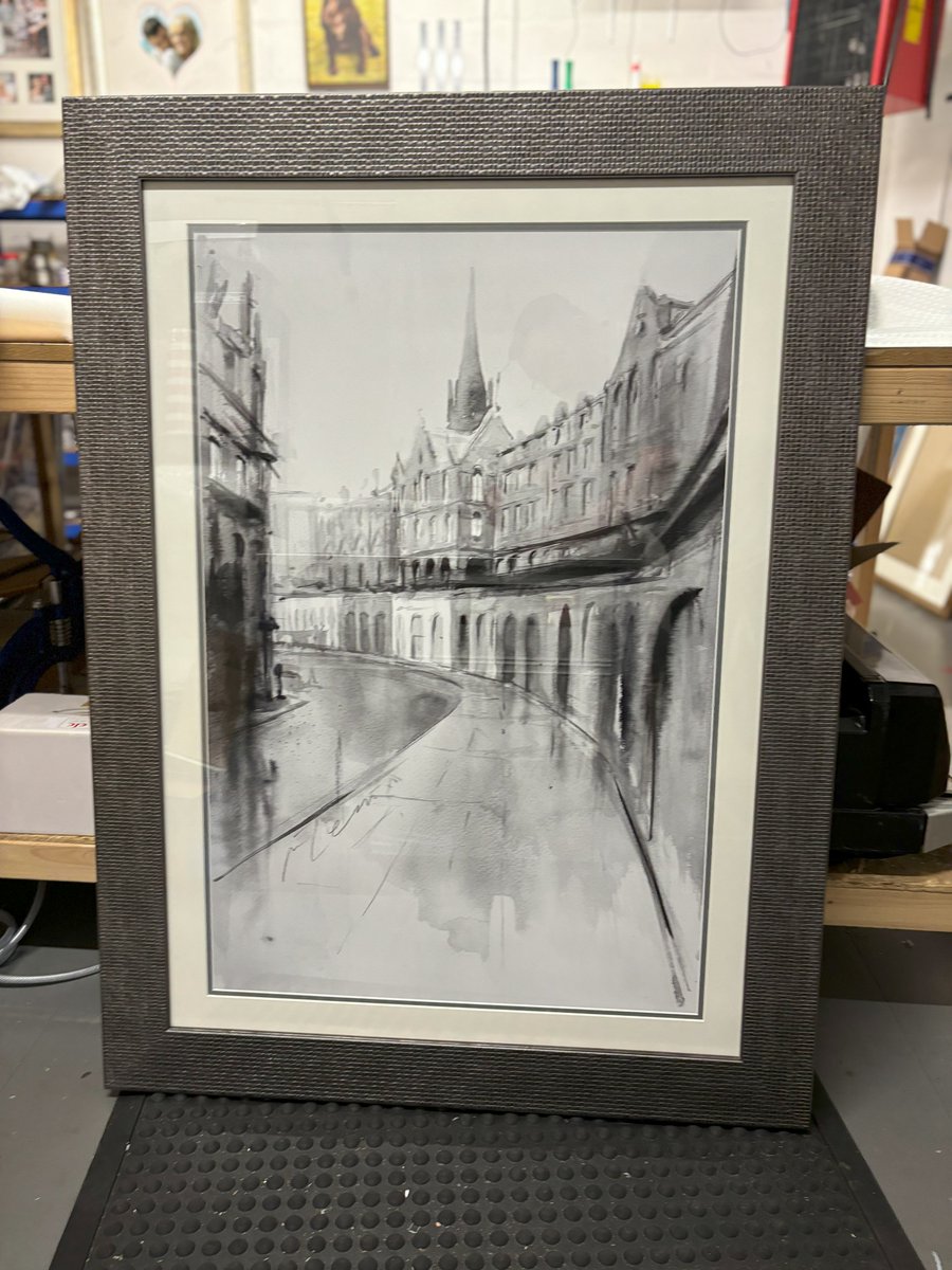 First4frames's tweet image. 🌟 Exciting Updates from the Gallery! 🌟

This week, we completed a stunning large print from a breathtaking digital image of Santorini, all tailored to our customer’s specifications. 🏖️✨

Plus, don't miss out on the beautiful framed prints by the talented Ismael Pinteño Visuara