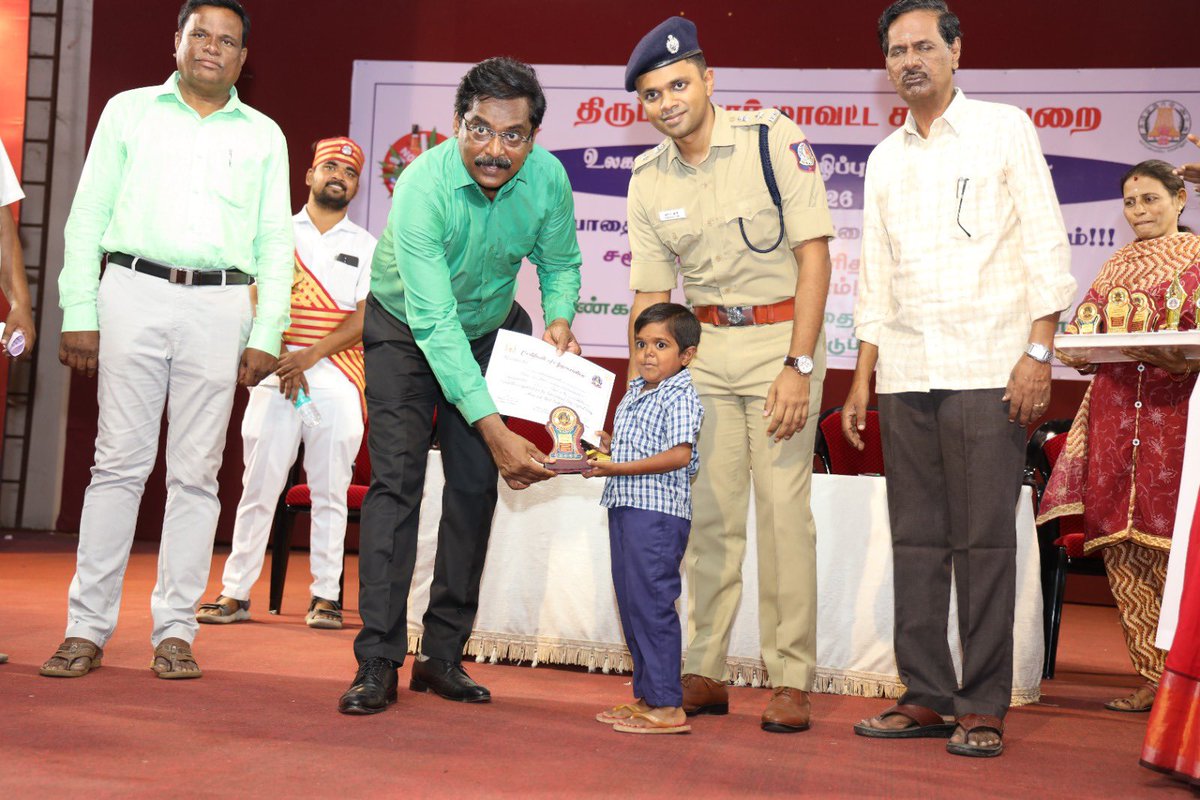 AlbertJohnIPS's tweet photo. Glimpses from events of International day against Drugs and Illicit Trafficking, 2024 at Tirupathur District, TN. 
#DrugAbusePrevention #tirupathur https://t.co/x0xIBDfGWH