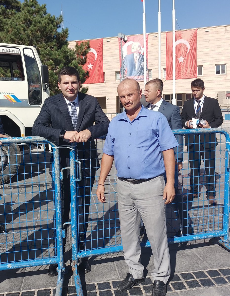 “İman, insana diri duruş sağlayan en güçlü donanımdır.” Duruşunuz şerefimizdir Sayın Genel Başkanım.