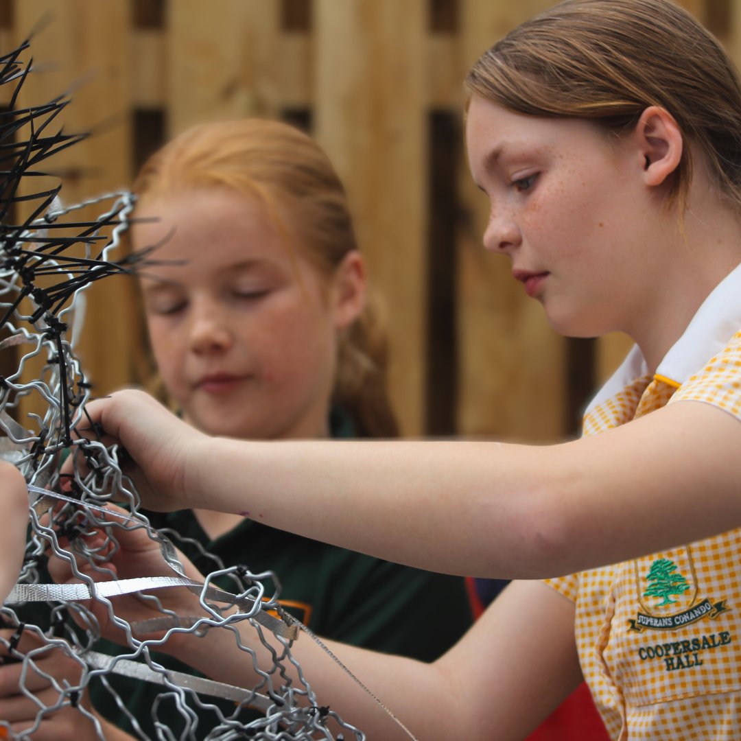 CoopersaleHSch's tweet photo. Year 6 and 7 had a creative day working with visiting sculptor Darcy Turner. 

Pupils enjoyed having to work together to complete their finished pieces. Their knowledge of sculpture grew immensely throughout the day. 

https://t.co/WUGNvYaJnp

#CoopersaleHallSchool #Epping https://t.co/aR9YGGv3Jt