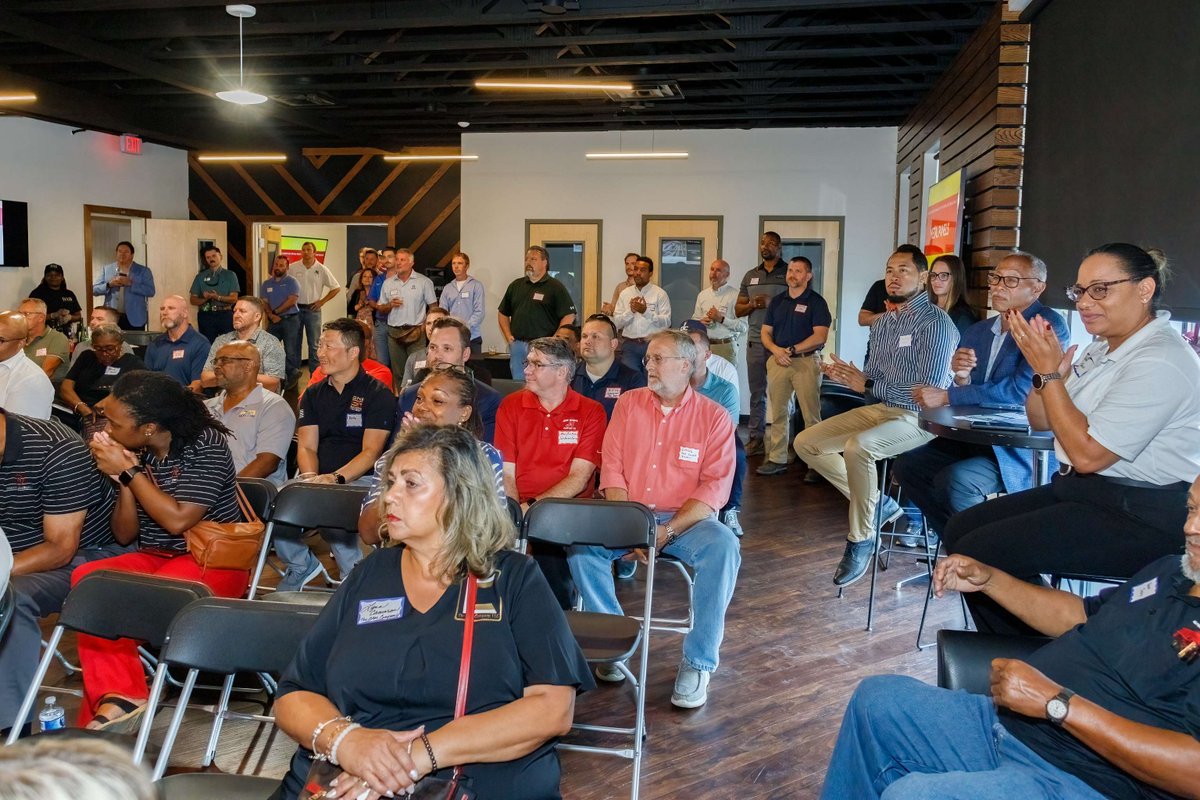 CULempowering's tweet image. Last night, we brought businesses under one roof, focusing on increasing diversity in our workforce for the @columbusairport Terminal Expansion Project. Partnering with @HenselPhelps and @Elford_Inc we hosted the second in our series of groundbreaking events. #DiverseWorkforce
