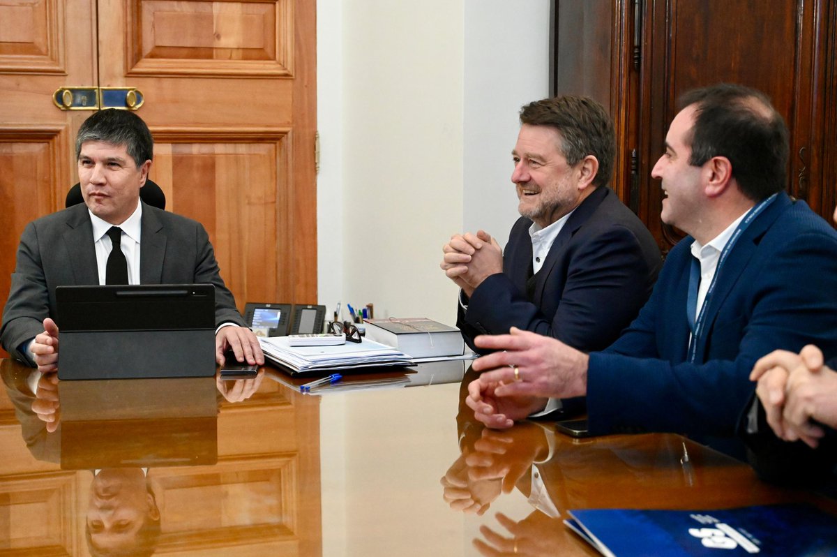 Claudio Orrego L. (@orrego) on Twitter photo Recuperar la ciudad para las personas supone hacer de Santiago un lugar más seguro. Nos reunimos con el subsecretario <a href="/DrManuelMonsalv/">Manuel Monsalve</a> en el marco de un convenio de colaboración que firmaremos entre el Ministerio del Interior y el <a href="/Gob_Santiago/">Gobierno de Santiago</a> que tiene tres componentes Recuperar la ciudad para las personas supone hacer de Santiago un lugar más seguro. Nos reunimos con el subsecretario <a href="/DrManuelMonsalv/">Manuel Monsalve</a> en el marco de un convenio de colaboración que firmaremos entre el Ministerio del Interior y el <a href="/Gob_Santiago/">Gobierno de Santiago</a> que tiene tres componentes