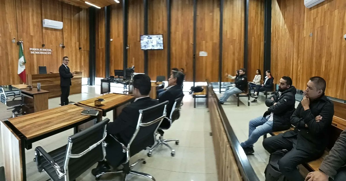 lic_mcn's tweet photo. Compartiendo experiencias con alumnos de la Facultad de Derecho de la U.M.S.N.H. https://t.co/Ny1znnSOKo