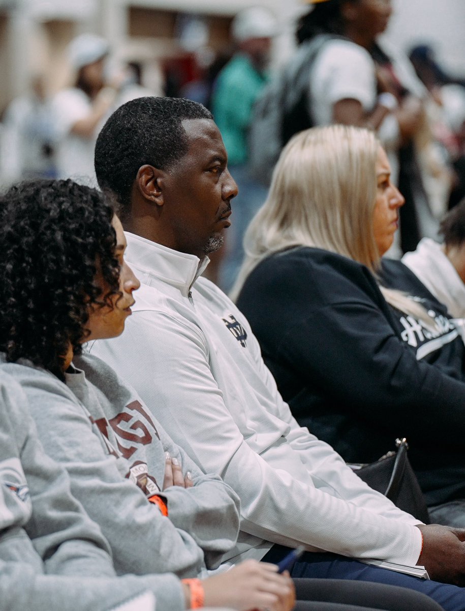 15 days and ⏰…
TFNs Run4Roses Classic is the 💯 place to be July 11-13
2,000+ college coaches in attendance 👀
1600 teams under 1 🏡
#Run4Roses #exposure