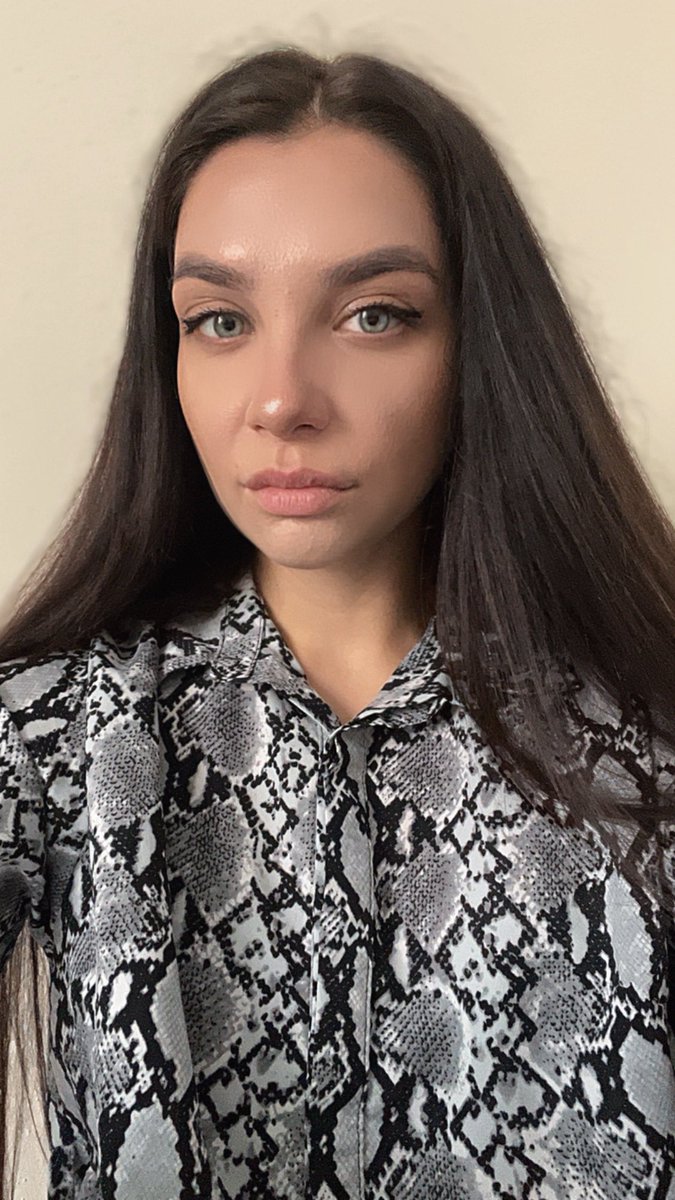 Dasha_Kepko's tweet photo. Когда выставляешь селфи, где прямая эмоция это отторжение, неприязнь и омерзение, а тебе её комментируют как «какая ты милая», «какая красотка», «ты восхитительна!»
Ммм)) https://t.co/KMeL8gC2pl