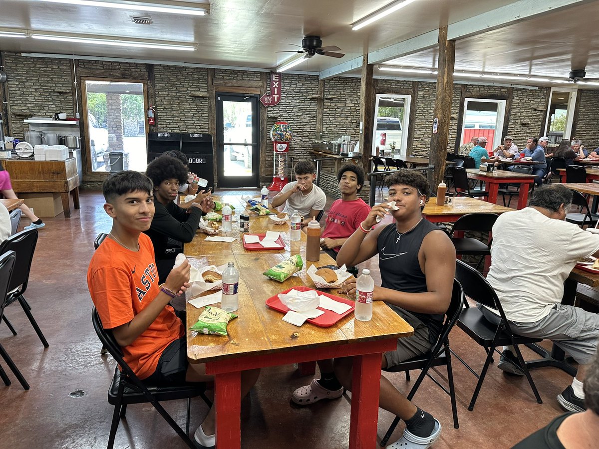 Pit stop tradition! <a href="/LumsBBQ/">Lum's Bar-B-Que</a> . <a href="/CollegeStation/">College Station, TX</a> bound go <a href="/Texas7on7/">Texas 7on7 Organization</a> State Championships. #gobucks <a href="/philfierro74/">Felipe Fierro, Jr</a>
