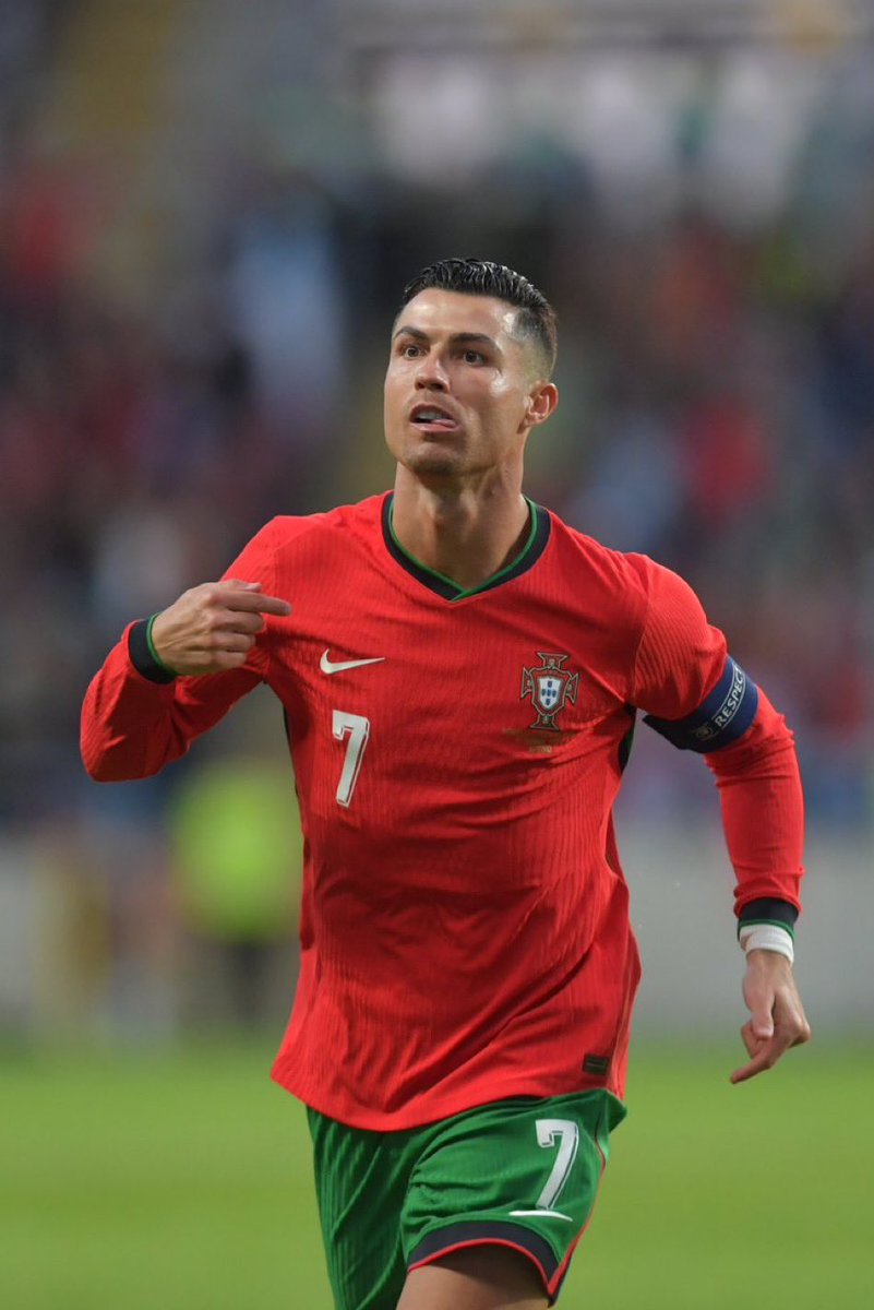 Football Hub tweet media