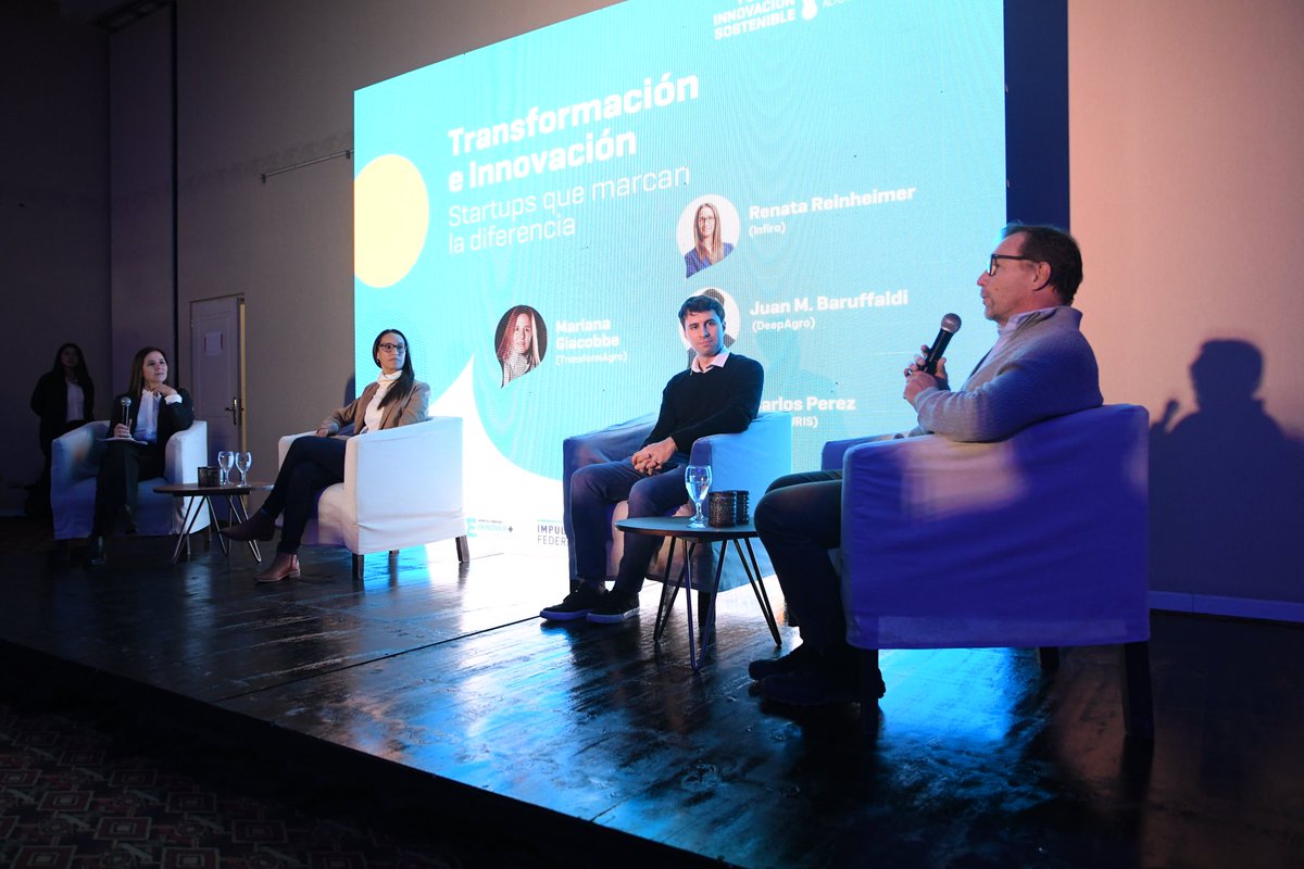 <a href="/IgnacioPena123/">Ignacio Peña</a> 🌱 Panel sobre Transformación e Innovación, moderado por Mariana Giacobbe de TransformAgro. Descubrí cómo las startups están liderando el cambio con Renata Reinheimer de Infira, Juan M. Baruffaldi de <a href="/deepagroco/">DeepAgro</a> , y Carlos Perez de <a href="/bioheuris/">BioHeuris</a>