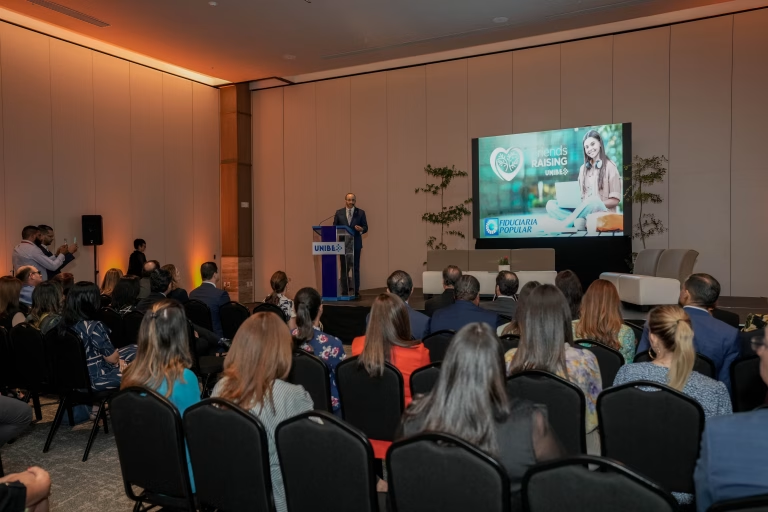 🏦¡La Fiduciaria Popular y UNIBE anuncian creación de fideicomiso!🏫

La Fiduciaria <a href="/Popularenlinea/">Banco Popular</a>, S.A., filial del Grupo Popular dedicada al negocio del fideicomiso, y la Universidad Iberoamericana (<a href="/unibeenlinea/">Unibe</a>) anunciaron la creación del Fideicomiso Filantrópico Unibe