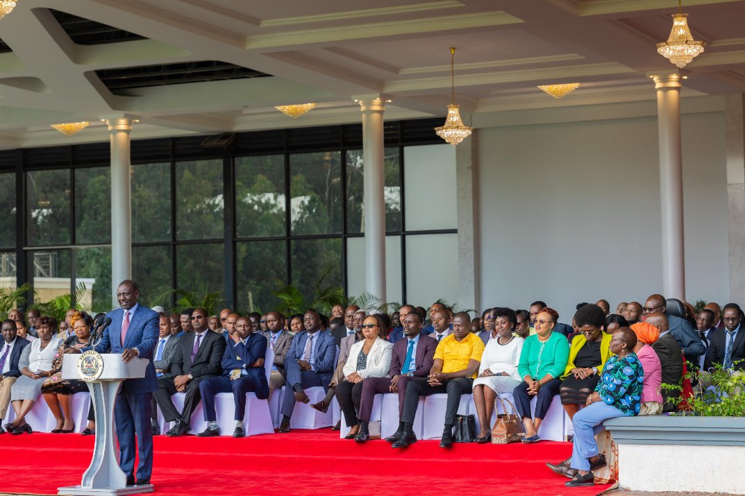 StateHouseKenya's tweet photo. 𝗣𝗥𝗘𝗦𝗜𝗗𝗘𝗡𝗧 𝗥𝗨𝗧𝗢 𝗗𝗘𝗖𝗟𝗜𝗡𝗘𝗦 𝗧𝗢 𝗦𝗜𝗚𝗡 𝗙𝗜𝗡𝗔𝗡𝗖𝗘 𝗕𝗜𝗟𝗟, 𝗖𝗔𝗟𝗟𝗦 𝗙𝗢𝗥 𝗜𝗧𝗦 ���𝗜𝗧𝗛𝗗𝗥𝗔𝗪𝗔𝗟

President @WilliamsRuto will not sign the Finance Bill into law and has called for its withdrawal.

Saying he has listened to the views of Kenyans, the President pointed out that he would go by the wishes of the people. – https://t.co/8lrFF1EmT8