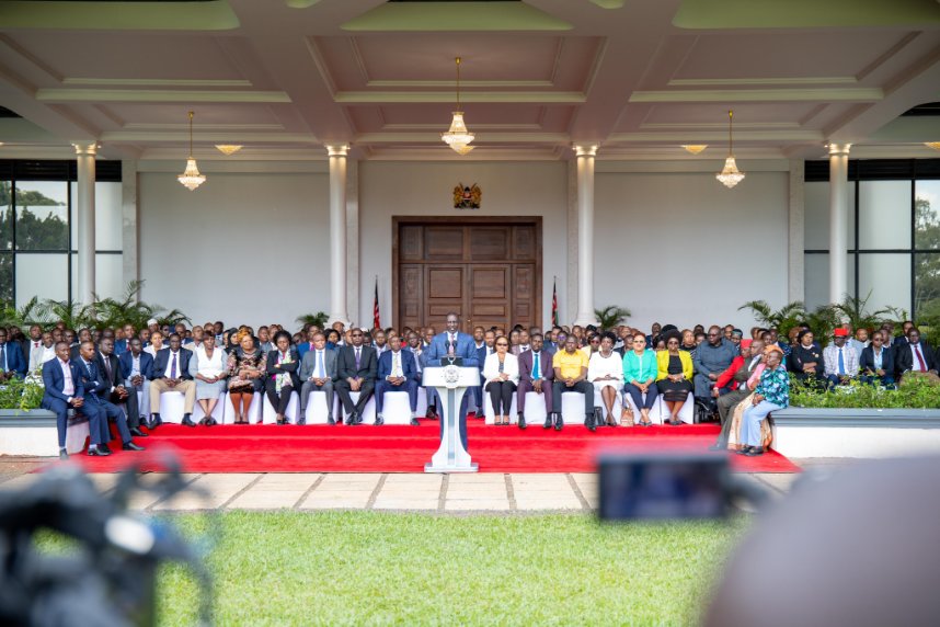 StateHouseKenya's tweet photo. 𝗣𝗥𝗘𝗦𝗜𝗗𝗘𝗡𝗧 𝗥𝗨𝗧𝗢 𝗗𝗘𝗖𝗟𝗜𝗡𝗘𝗦 𝗧𝗢 𝗦𝗜𝗚𝗡 𝗙𝗜𝗡𝗔𝗡𝗖𝗘 𝗕𝗜𝗟𝗟, 𝗖𝗔𝗟𝗟𝗦 𝗙𝗢𝗥 𝗜𝗧𝗦 ���𝗜𝗧𝗛𝗗𝗥𝗔𝗪𝗔𝗟

President @WilliamsRuto will not sign the Finance Bill into law and has called for its withdrawal.

Saying he has listened to the views of Kenyans, the President pointed out that he would go by the wishes of the people. – https://t.co/8lrFF1EmT8