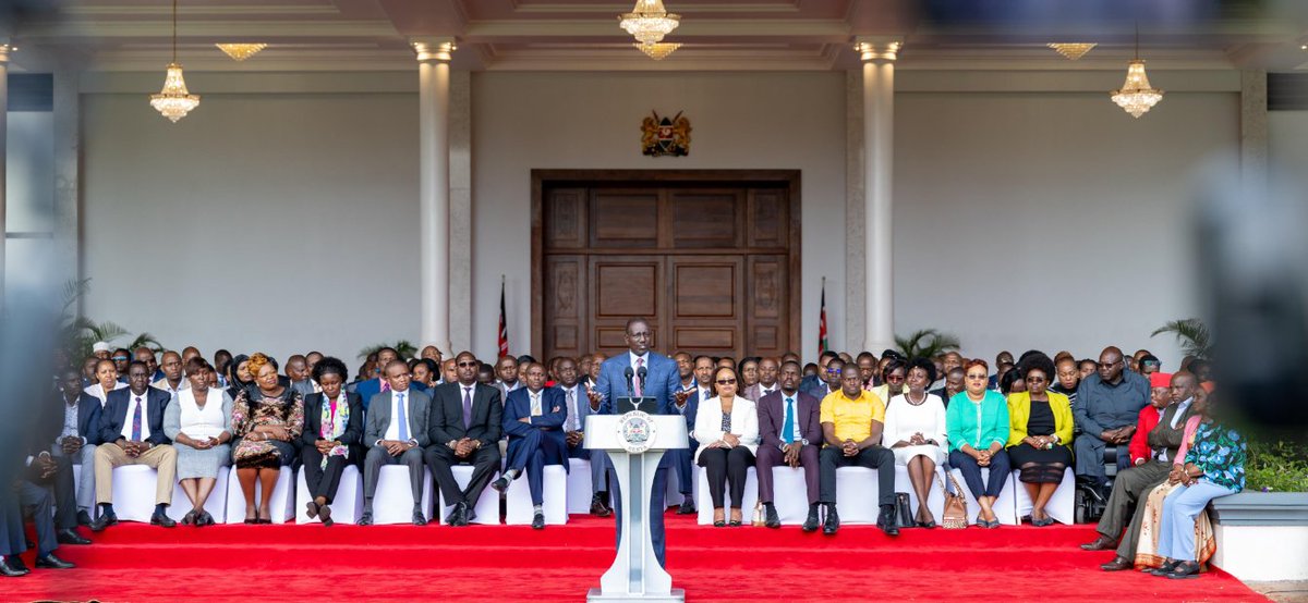 StateHouseKenya's tweet photo. 𝗣𝗥𝗘𝗦𝗜𝗗𝗘𝗡𝗧 𝗥𝗨𝗧𝗢 𝗗𝗘𝗖𝗟𝗜𝗡𝗘𝗦 𝗧𝗢 𝗦𝗜𝗚𝗡 𝗙𝗜𝗡𝗔𝗡𝗖𝗘 𝗕𝗜𝗟𝗟, 𝗖𝗔𝗟𝗟𝗦 𝗙𝗢𝗥 𝗜𝗧𝗦 ���𝗜𝗧𝗛𝗗𝗥𝗔𝗪𝗔𝗟

President @WilliamsRuto will not sign the Finance Bill into law and has called for its withdrawal.

Saying he has listened to the views of Kenyans, the President pointed out that he would go by the wishes of the people. – https://t.co/8lrFF1EmT8