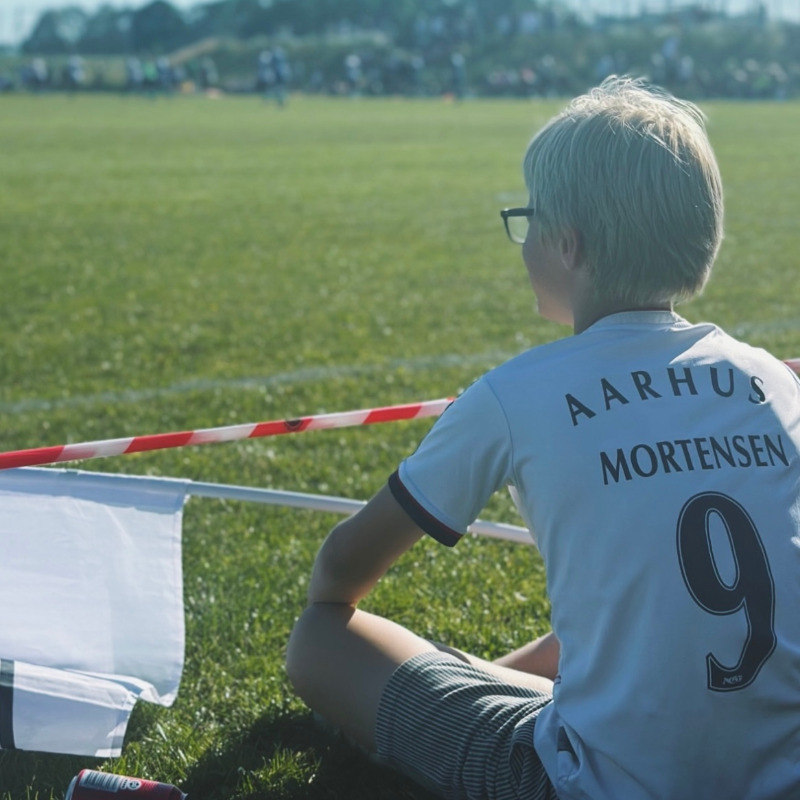 AGFFodbold's tweet photo. Skøn aften i Skødstrup i dag - tak til alle, der kiggede forbi og ikke mindst til vores venner fra Skødstrup SF Fodbold for et fremragende arrangement 🤝⤵️
#ksdh