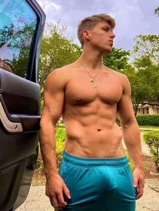 codyhardon's tweet photo. He’s waiting for you…get in. https://t.co/ZHAMiTzH2i