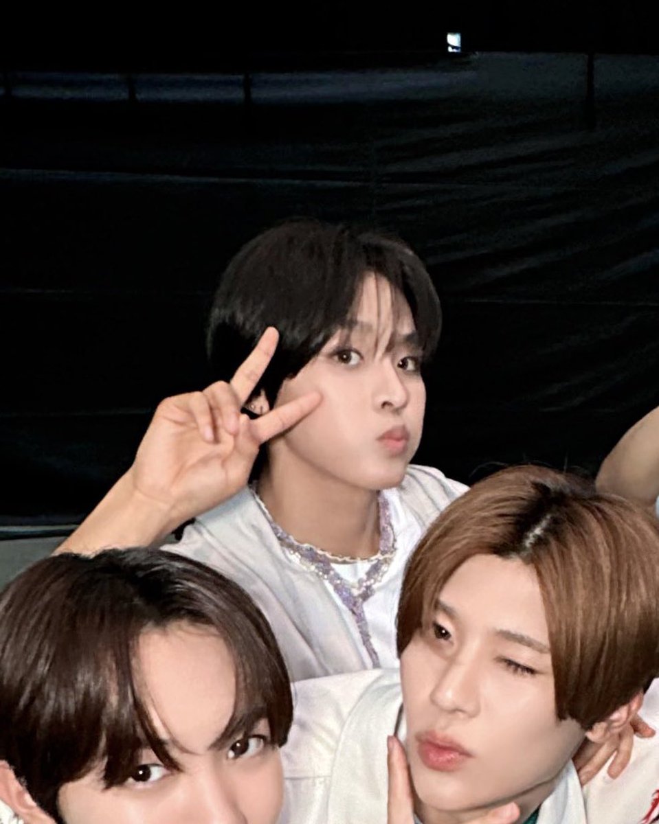 rikuchile's tweet photo. Riku en la foto grupal subida a las redes de NCT WISH, ¡Amamos sus cachetitos! 💘

[240626] cr. nctwishofficial —🎀
#RIKU #리쿠 #リク #MAEDARIKU #NCTWISH #엔시티위시 #NCT #NCTupdates #NCTdaily 
#NCTWISH_WISH #WISH #NCTWISH_Songbird #NCTWISH_Tears_Are_Falling
•Riku Chile• https://t.co/K4PC5L1ynA