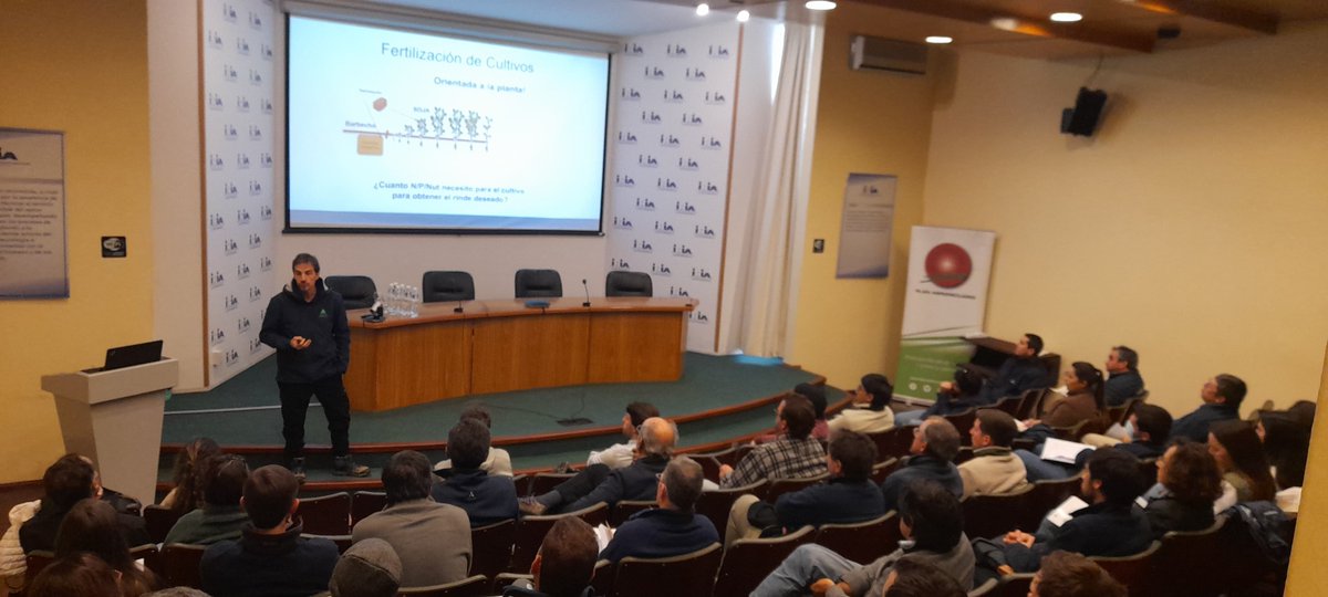 PlanAgro's tweet photo. #Ahora en 📌INIA La Estanzuela, Colonia
✔️Hablando de vida en el suelo y la importancia de engordar el #suelo 
🗣️Con la participación de los Ings. Agrs. Valentina Rubio y Gervasio Piñeiro
Organizado por @ausid_uy @INIA_UY  #CASSPE y #PlanAgro 
Ing. Julio Perrachon #Colonia https://t.co/6gNgfLWgUd